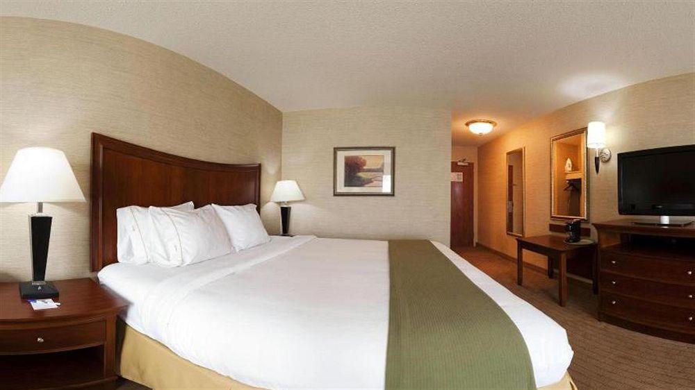 Holiday Inn Express Hotel & Suites Urbana-Champaign-U Of I Area By Ihg Екстериор снимка