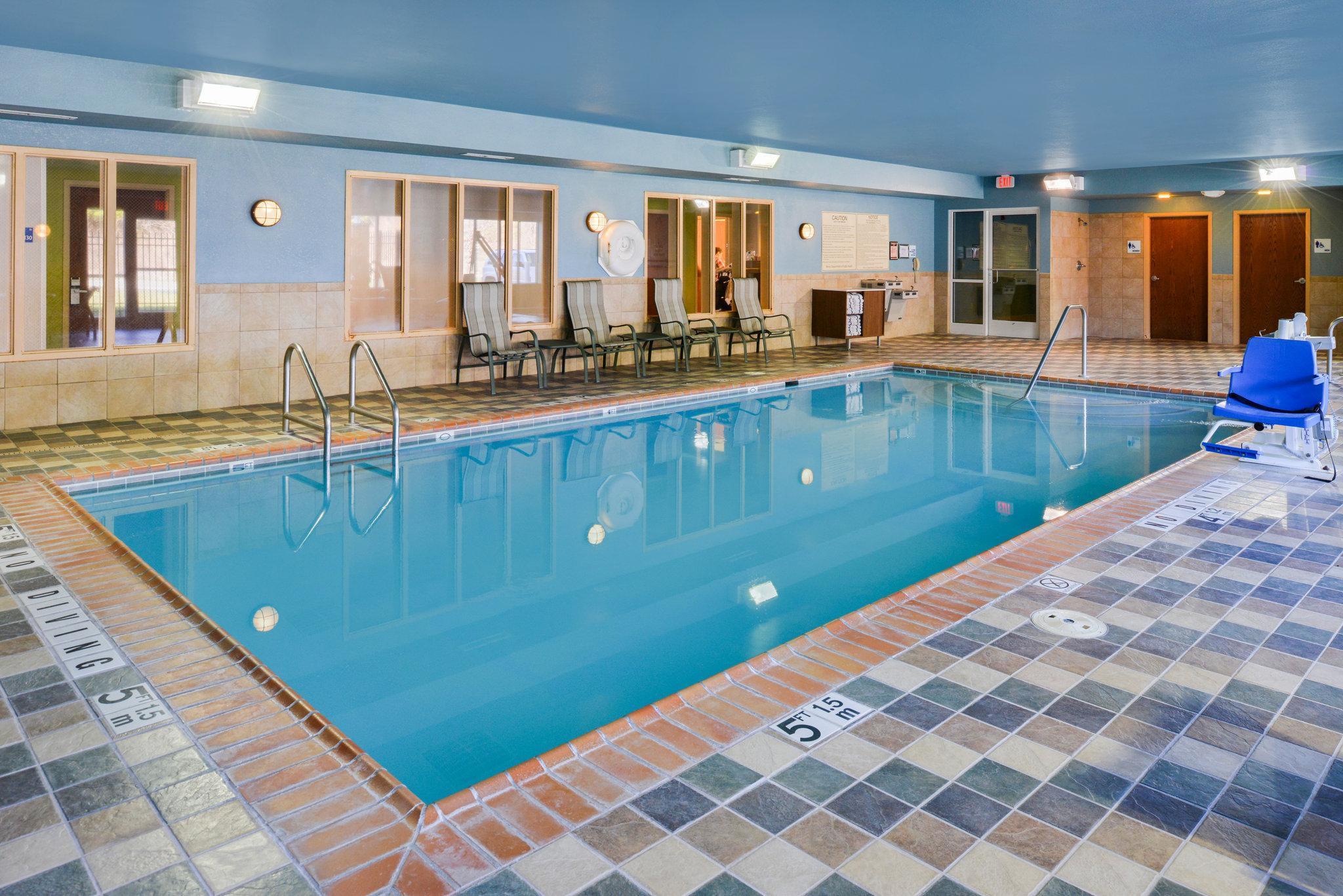 Holiday Inn Express Hotel & Suites Urbana-Champaign-U Of I Area By Ihg Екстериор снимка