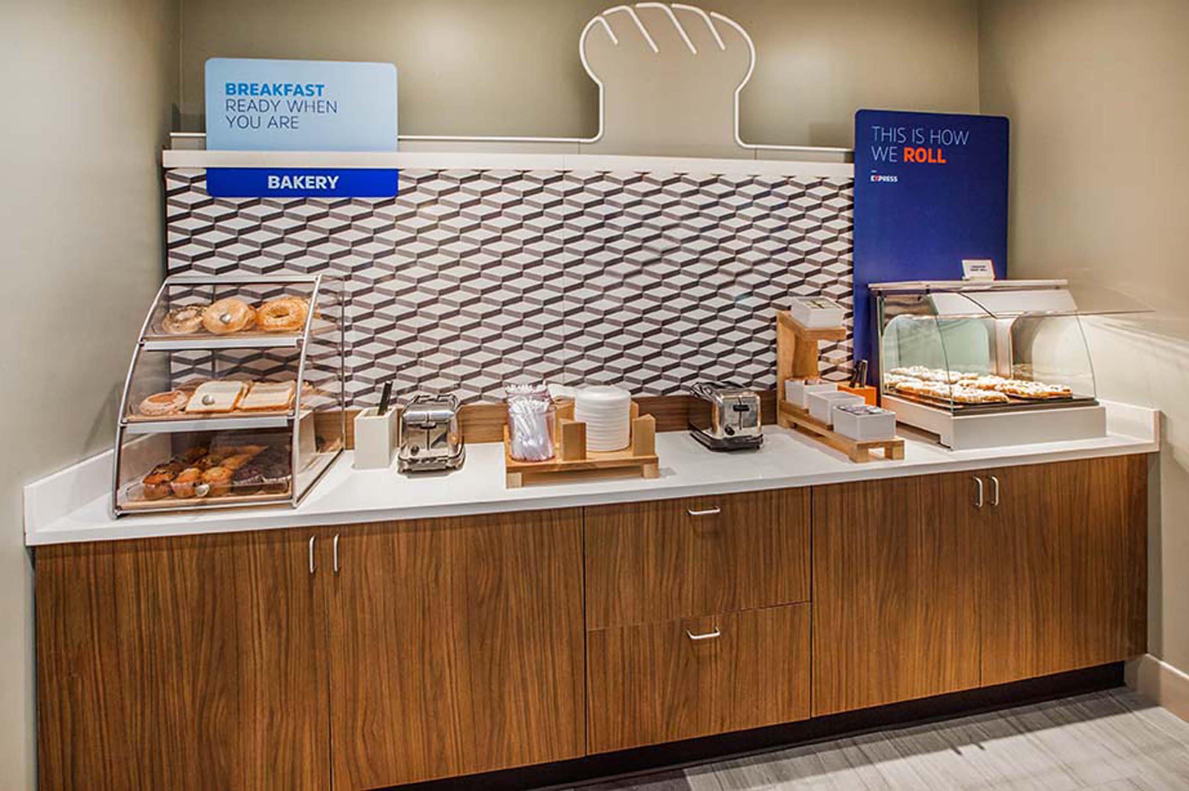 Holiday Inn Express Hotel & Suites Urbana-Champaign-U Of I Area By Ihg Екстериор снимка