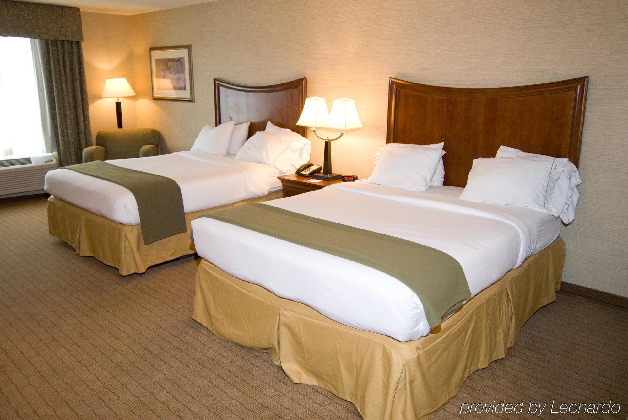 Holiday Inn Express Hotel & Suites Urbana-Champaign-U Of I Area By Ihg Екстериор снимка