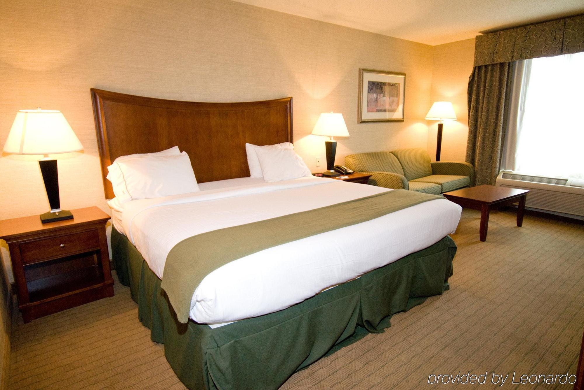 Holiday Inn Express Hotel & Suites Urbana-Champaign-U Of I Area By Ihg Екстериор снимка