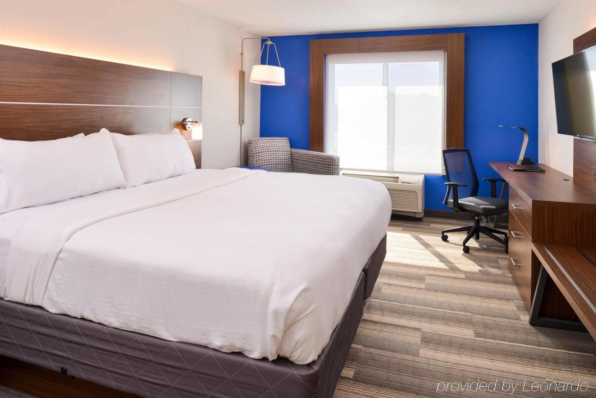 Holiday Inn Express Hotel & Suites Urbana-Champaign-U Of I Area By Ihg Екстериор снимка