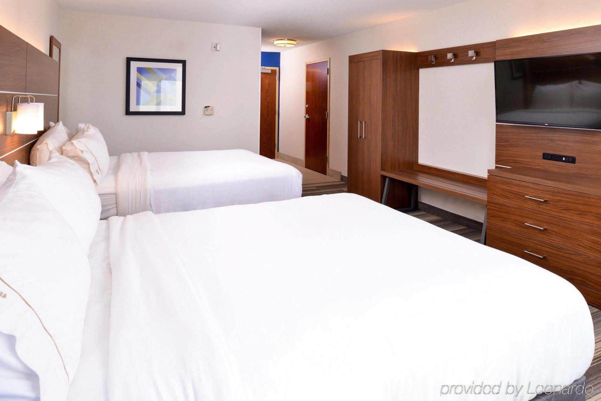 Holiday Inn Express Hotel & Suites Urbana-Champaign-U Of I Area By Ihg Екстериор снимка