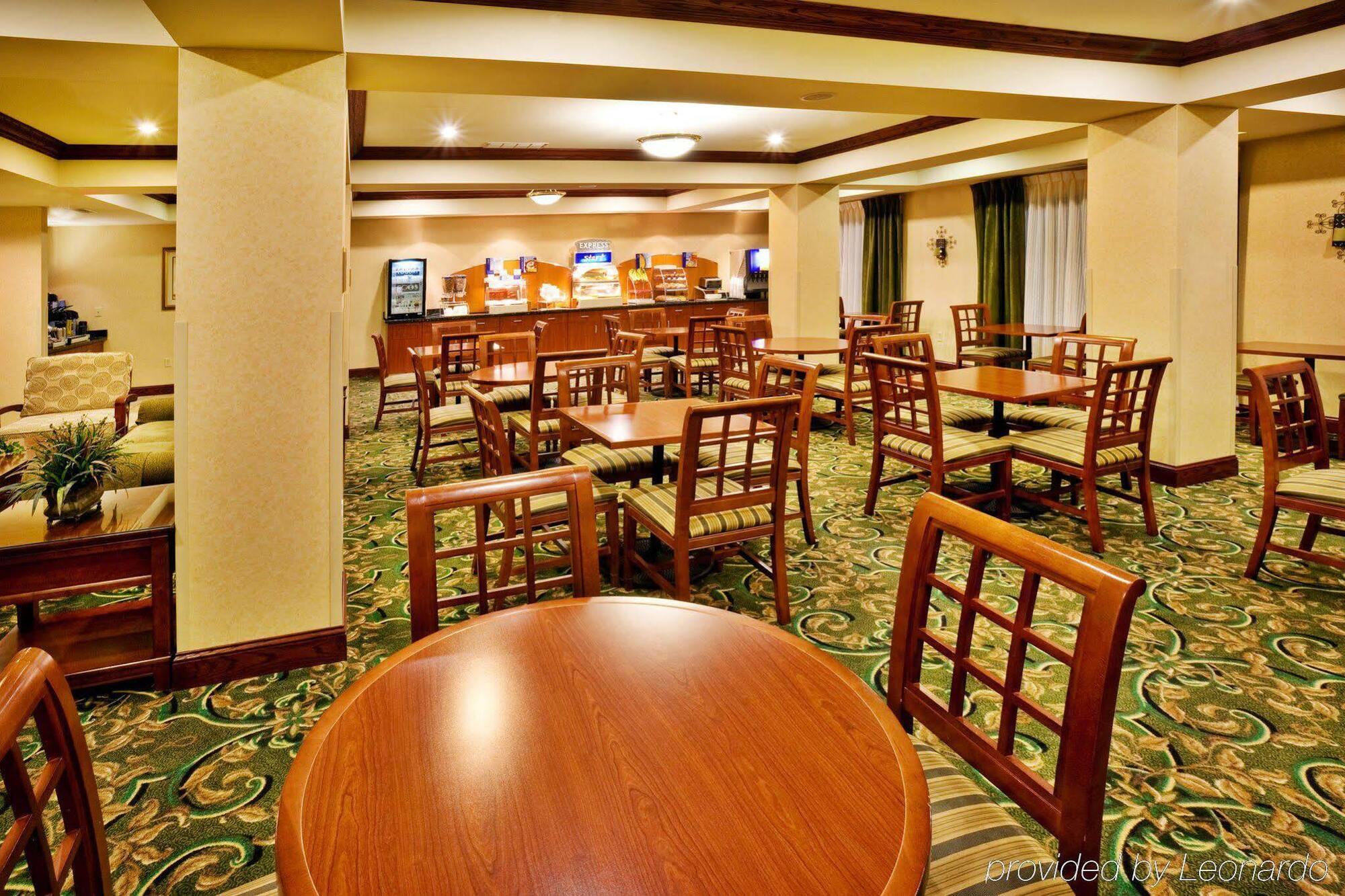 Holiday Inn Express Hotel & Suites Urbana-Champaign-U Of I Area By Ihg Екстериор снимка