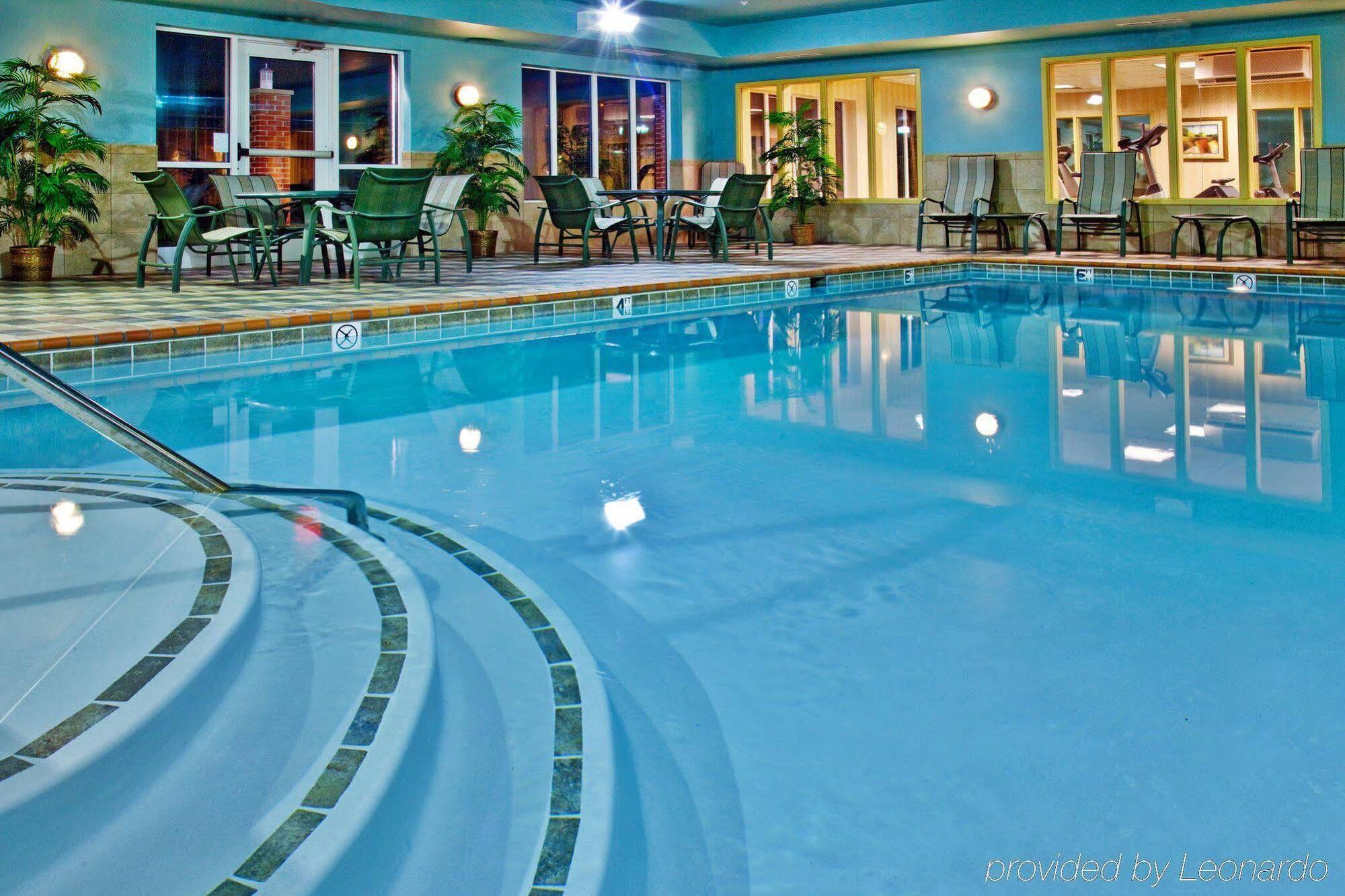 Holiday Inn Express Hotel & Suites Urbana-Champaign-U Of I Area By Ihg Екстериор снимка