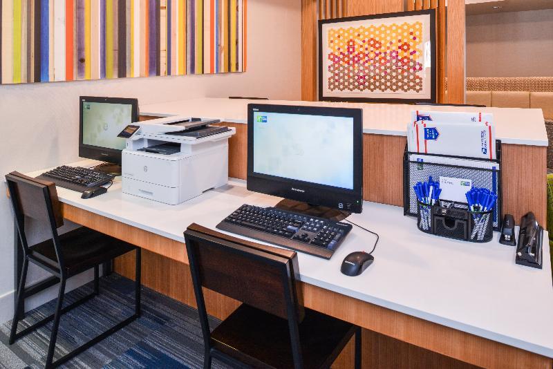Holiday Inn Express Hotel & Suites Urbana-Champaign-U Of I Area By Ihg Екстериор снимка